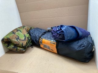 3 X ASSORTED CAMPING ITEMS TO INCLUDE SLEEPING BAG IN CAMO: LOCATION - F13