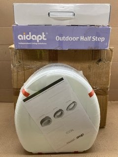 5 X ASSORTED MOBILITY ITEMS TO INCLUDE AIDAPT OUTDOOR HALF STEP: LOCATION - F11