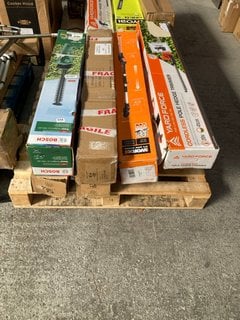 PALLET OF ASSORTED GARDEN ITEMS TO INCLUDE YARD FORCE CORDLESS POLE HEDGE TRIMMER: LOCATION - B7