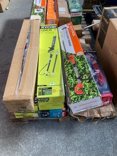 PALLET OF ASSORTED GARDEN ITEMS TO INCLUDE YARD FORCE CORDLESS POLE HEDGE TRIMMER: LOCATION - B7