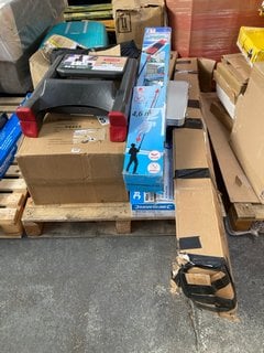 PALLET OF ASSORTED ITEMS TO INCLUDE 4.6M EXTENDABLE WATER BRUSH: LOCATION - B7