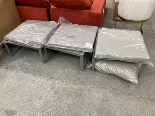 3 X OUTDOOR BACKLESS SOFA SECTION/STOOLS IN GREY: LOCATION - B1