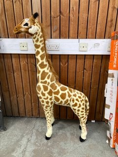 MELISSA & DOUG GIRAFFE PLUSH: LOCATION - A3