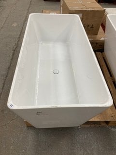 FREESTANDING DOUBLE ENDED BATH SIZE : 1500 X 700MM: LOCATION - B1