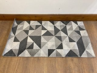 DUNELM GEO SQUARES CHARCOAL FLOOR RUG SIZE : 80 X 150CM: LOCATION - PB