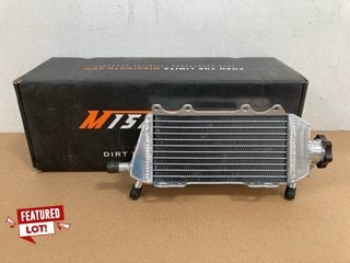 MISHIMOTO 97-04 FORD MUSTANG W/ STABILIZER SYSTEM MANUAL ALUMINIUM RADIATOR RRP: £409: LOCATION - A2