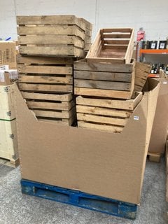 PALLET OF ASSORTED SIZE WINE STORAGE CRATES: LOCATION - B8 (KERBSIDE PALLET DELIVERY)