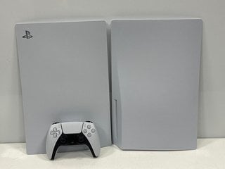 SONY PLAYSTATION 5 DISC EDITION SIDE PANELS AND 1X DUALSENSE CONTROLLER CONSOLE ACCESSORIES [JPTM123768]