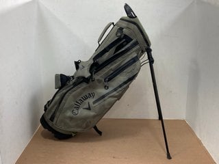 CALLAWAY CHEV LARGE GOLF BAG IN KHAKI RRP - £299: LOCATION - E1