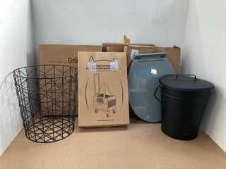 QTY OF ASSORTED ITEMS TO INCLUDE FIRE VIDA ASH BUCKET , PLASTIC TOILET SEAT REPLACEMENT IN GREY: LOCATION - E14