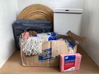 QTY OF ASSORTED ITEMS TO INCLUDE BOX OF ROBERT SCOTT FIBRE MOP HEADS: LOCATION - E15