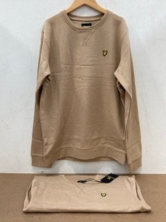 2 X LYLE AND SCOTT CHILDRENS CREW NECK JUMPERS IN LIGHT BROWN SIZE: 15 YRS RRP - £100: LOCATION - E1