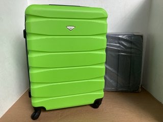 FLIGHT KNIGHT MEDIUM SIZED HARDSHELL TRAVEL SUITCASE IN GREEN TO INCLUDE FABRIC OTTOMAN BOX PIECE IN GREY: LOCATION - E16