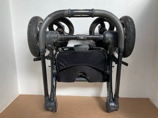 CHILDRENS FOLD DOWN STROLLER IN BLACK: LOCATION - E16