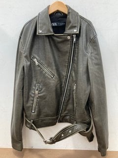 ZARA WOMENS FAUX LEATHER CROSS ZIP UP JACKET IN OFF BROWN SIZE: S: LOCATION - E1