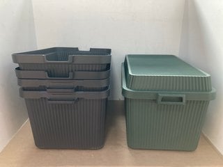 QTY OF ASSORTED JOHN LEWIS AND PARTNERS RIBBED PLASTIC STORAGE BOXES WITH LIDS IN BLACK AND GREEN: LOCATION - F15