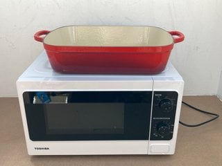 TOSHIBA MICROWAVE OVEN MODEL: MM - MM20P TO INCLUDE LE CREUSET SIGNATURE CASSEROLE DISH: LOCATION - F10