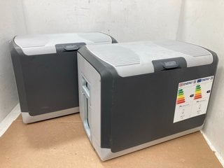 2 X LARGE PLASTIC ELECTRIC COOL BOXES IN GREY: LOCATION - F6