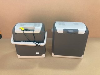 2 X LARGE PLASTIC ELECTRIC COOL BOXES IN GREY: LOCATION - F5