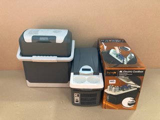 3 X ASSORTED SIZE ELECTRIC COOL BOXES IN GREY: LOCATION - F5