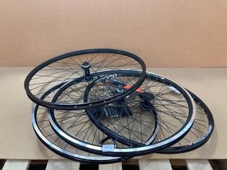 4 X ASSORTED METAL BICYCLE RIMS IN VARIOUS SIZES AND BRANDS: LOCATION - F4