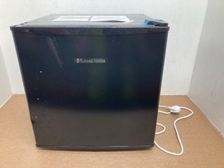 RUSSELL HOBBS COUNTERTOP FREEZER: LOCATION - G2