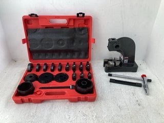 2 X ASSORTED ITEMS TO INCLUDE VEVOR HARDSHELL CASE TOOL KIT: LOCATION - E2