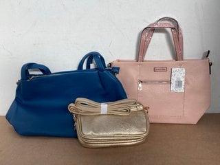 3 X ASSORTED WOMENS SHOULDER BAGS IN GOLD , LIGHT PINK AND NAVY IN VARIOUS SIZES: LOCATION - G10