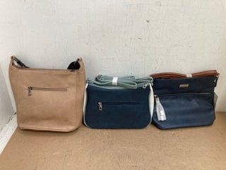 3 X ASSORTED WOMENS SHOULDER BAGS IN BROWN AND NAVY AND NAVY/CHECK IN VARIOUS SIZES: LOCATION - G12