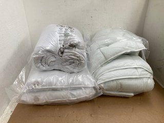 3 X ASSORTED BEDDING ITEMS TO INCLUDE 2 X PACK OF HOTEL SATIN STRIPED PILLOWS: LOCATION - G12