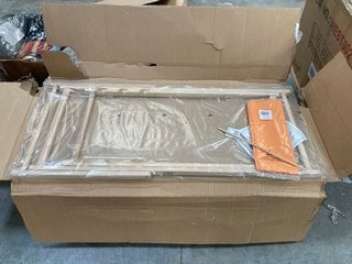 PALLET OF ASSORTED ITEMS TO INCLUDE FOLDING DECK CHAIR IN LIGHT WOOD FRAME AND ORANGE FABRIC SEAT: LOCATION - A5 (KERBSIDE PALLET DELIVERY)