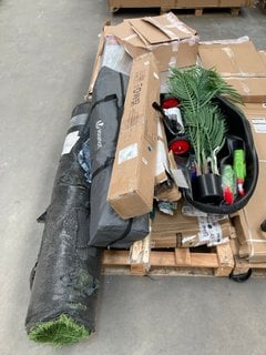 QTY OF ASSORTED GARDEN/OUTDOOR ITEMS TO INCLUDE LARGE ROLL OF ARTIFICIAL GRASS AND VOUNOT OUTDOOR SHELTER WITH STORAGE CARRY BAG: LOCATION - A5 (KERBSIDE PALLET DELIVERY)