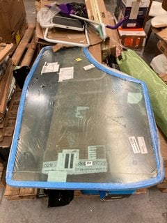 PALLET OF ASSORTED AUTOMOTIVE ITEMS TO INCLUDE SUMMIT PREMIUM ROOF BARS SET: LOCATION - A5 (KERBSIDE PALLET DELIVERY)