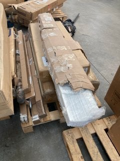 PALLET OF ASSORTED FURNITURE ITEMS TO INCLUDE ATLANTA STUDY DESK IN LIGHT GREY AND OAK FINISH: LOCATION - B9