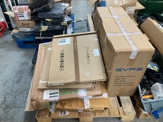 PALLET OF ASSORTED ITEMS TO INCLUDE EVRE MADRID RATTAN GARDEN SET: LOCATION - B9