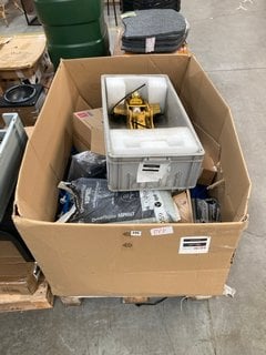 PALLET OF ASSORTED HARDWARE AND TOOLS TO INCLUDE HEAVY DUTY STYLE TROLLEY JACK IN YELLOW AND HANSON DRIVE REPAIR ASPHALT: LOCATION - B9 (KERBSIDE PALLET DELIVERY)