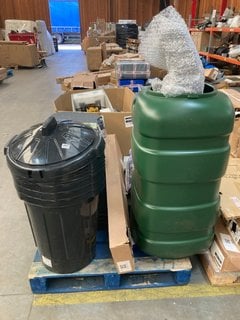 PALLET OF ASSORTED OUTDOOR GARDEN ITEMS TO INCLUDE LARGE HEAVY DUTY OUTDOOR WATER BUTT IN GREEN: LOCATION - B9 (KERBSIDE PALLET DELIVERY)