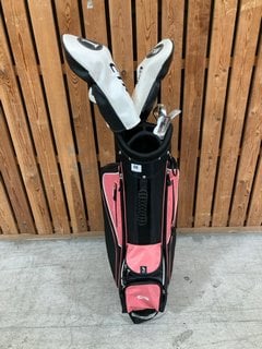 FAZER DRY POCKET GOLF CADDY BAG IN BLACK AND ROSE TO INCLUDE QTY OF ASSORTED FAZER GOLF CLUBS: LOCATION - D7