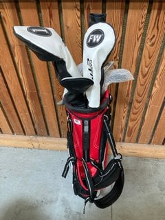 FAZER GOLF CADDY BAG IN BLACK AND RED TO INCLUDE QTY OF ASSORTED FAZER CTR25 GOLF CLUBS: LOCATION - D7