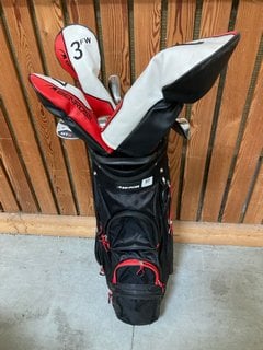 BENROSS GOLF CADDY BAG IN BLACK AND RED TO INCLUDE QTY OF ASSORTED BENROSS GOLF CLUBS: LOCATION - D7