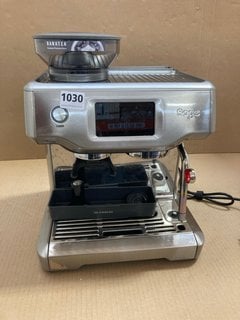 SAGE COFFEE MACHINE IN STAINLESS STEEL: LOCATION - BR2