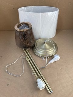 2 X ASSORTED ITEMS TO INCLUDE JOHN LEWIS & PARTNERS ISABEL FLOOR LAMP IN ANTIQUED BRASS FINISH: LOCATION - BR7