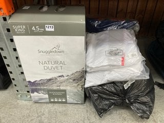 QTY OF ASSORTED ITEMS TO INCLUDE SNUGGLEDOWN 4.5TOG SUPERKING NATURAL DUVET: LOCATION - AR3