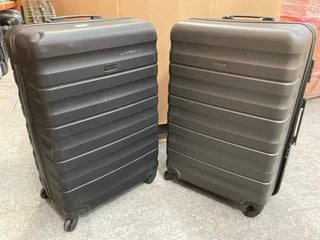 JOHN LEWIS & PARTNERS ANYDAY HARD SHELL SUITCASES IN MEDIUM IN BLACK & GREY: LOCATION - AR6