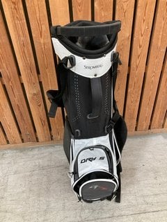 STROMBERG DRY 5 GOLF CADDY BAG IN BLACK AND WHITE: LOCATION - D7