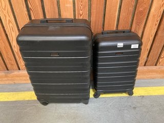 2 X JOHN LEWIS & PARTNERS HARD SHELL STYLE WHEELED SUITCASES IN BLACK : SIZES MEDIUM AND SMALL: LOCATION - D7