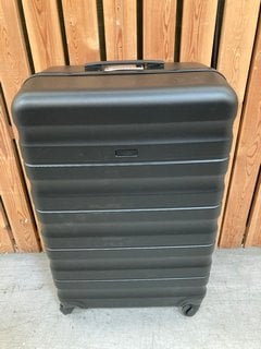 JOHN LEWIS & PARTNERS LARGE HARD SHELL STYLE WHEELED SUITCASE IN BLACK: LOCATION - D6