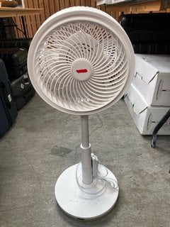 JOHN LEWIS & PARTNERS 10" PEDESTAL FAN IN WHITE: LOCATION - D6