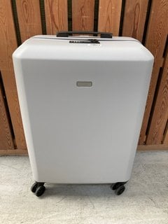 JOHN LEWIS & PARTNERS MEDIUM HARD SHELL STYLE WHEELED SUITCASE IN LIGHT GREY RIBBED STYLE DESIGN: LOCATION - D6