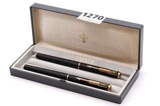 A BOXED PARKER PEN SET: LOCATION - CR